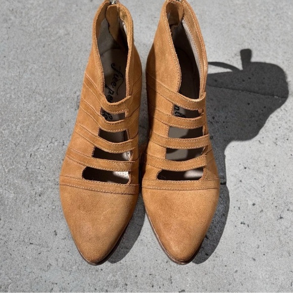 New Free People 'Swept Away' Cutout Suede Bootie Ankle Shoes Tan Leather US9/9.5 - Picture 10 of 17